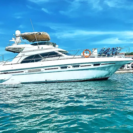 Seadream Botel *